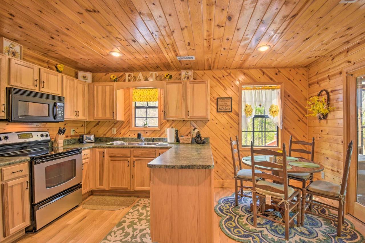 Cozy Hiawassee Cabin With Fire Pit And Mtn Views! Exterior photo