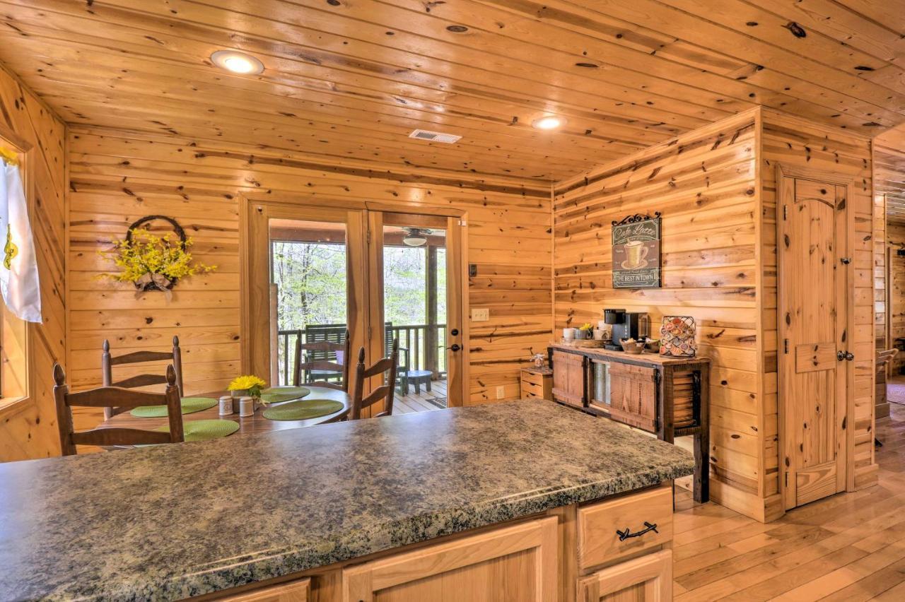 Cozy Hiawassee Cabin With Fire Pit And Mtn Views! Exterior photo